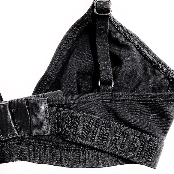 𝐶𝑎𝑙𝑣𝑖𝑛 𝐾𝑙𝑒𝑖𝑛 𝑇𝑟𝑖𝑎𝑛𝑔𝑙𝑒 𝐵𝑟𝑎 - Picture 3 of 3